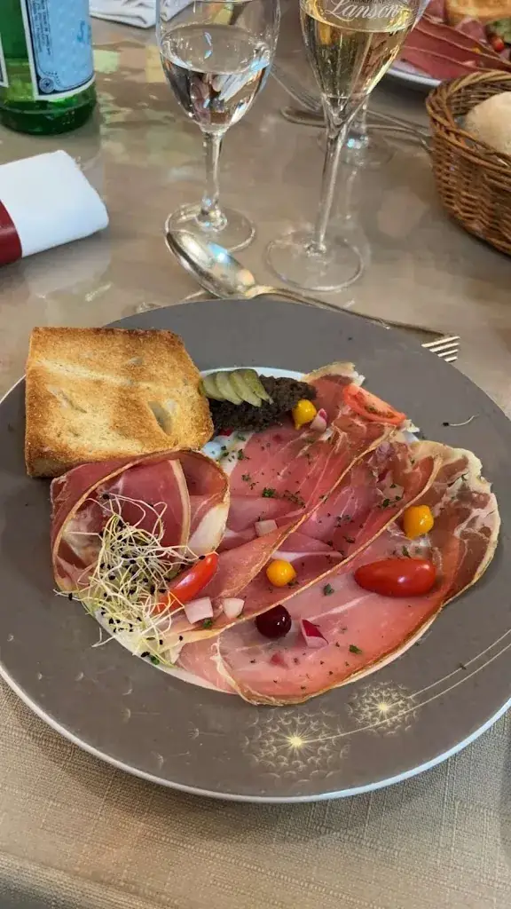 Mallaury Launois_Au Bon Vieux Temps_Sedan_recensione