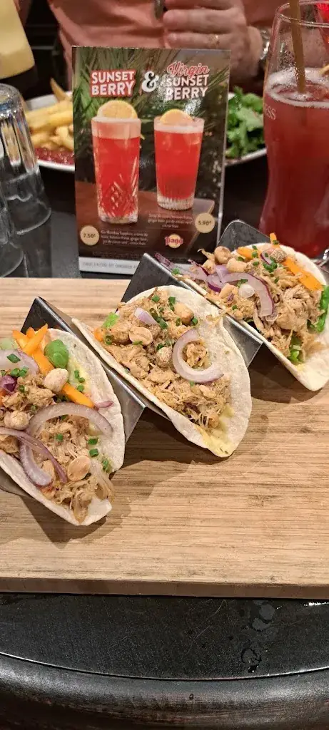 TheTitiusan_Au Bureau - Pub et Brasserie_Saint-Louis_review