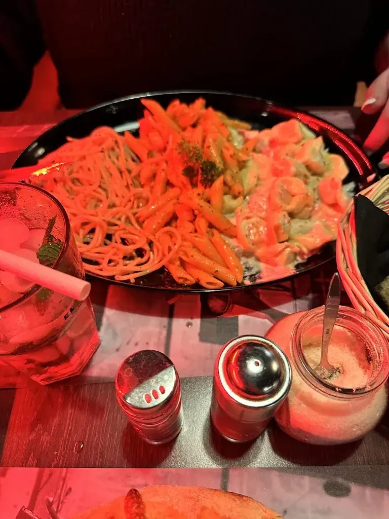 Dusan Bacek_Le Stelle_Saint-Louis_review