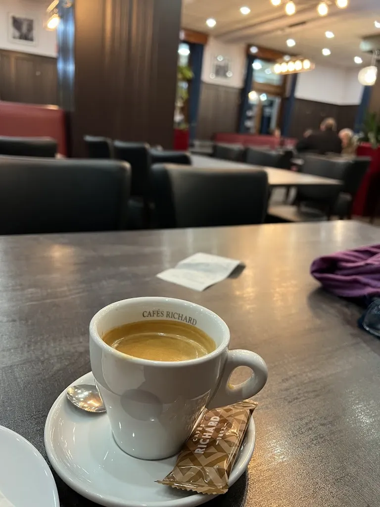 Kevin O'Grady_Café De La Poste_Saint-Louis_review