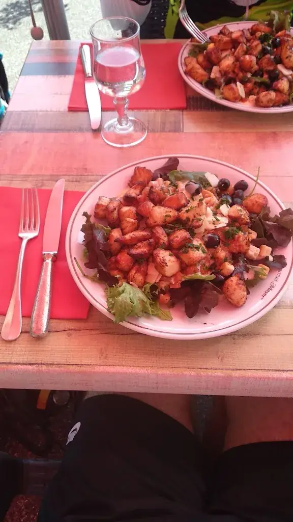 Eugene Zhirov_La Nouvelle Brasserie Runser_Village-Neuf_review