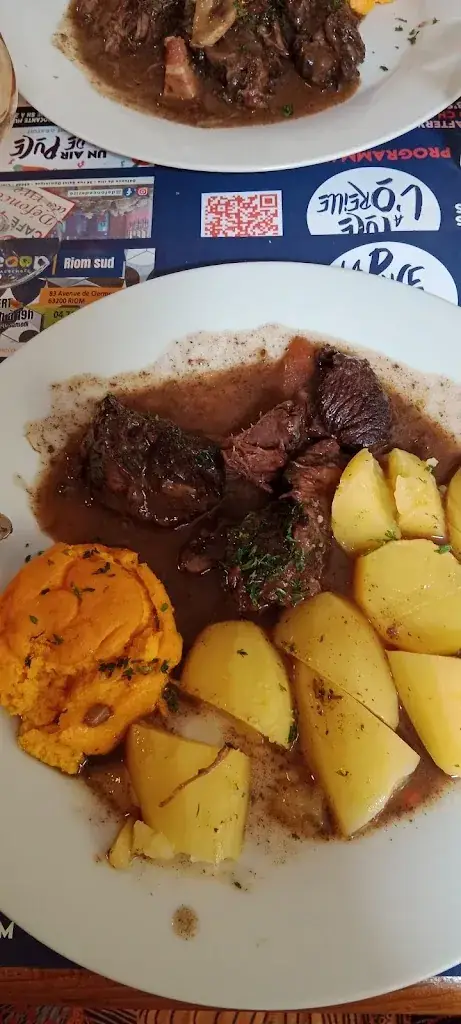 Héllo Véro_Bar pmu le Glacier_Châtel-Guyon_Bewertung