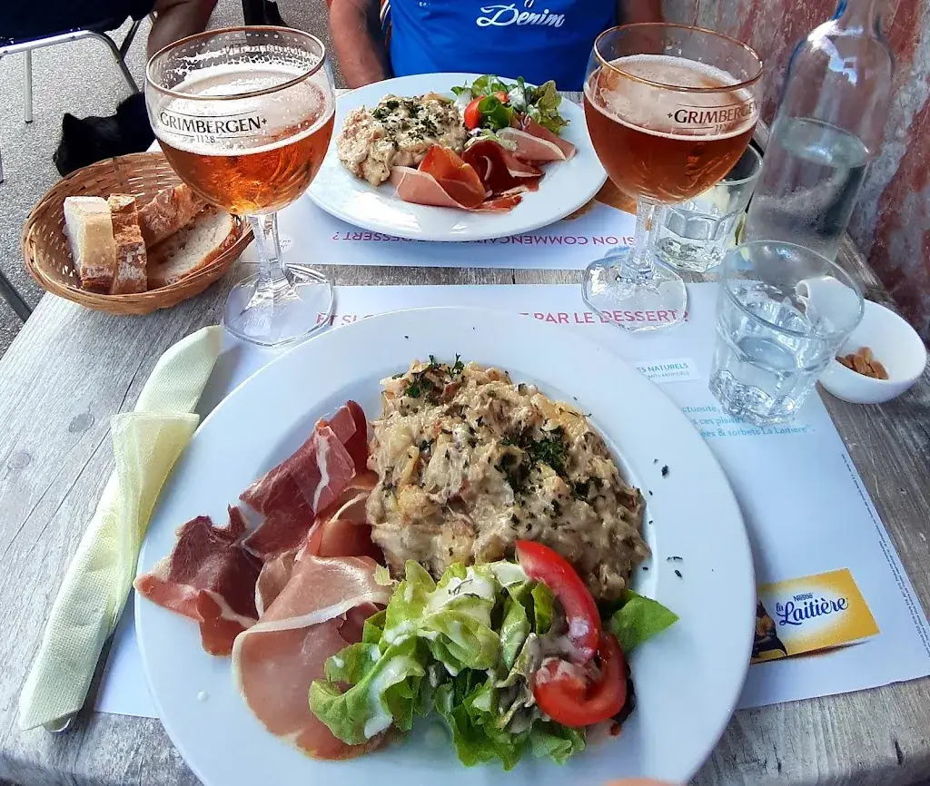 Bar pmu le Glacier_Châtel-Guyon_slider_image_1