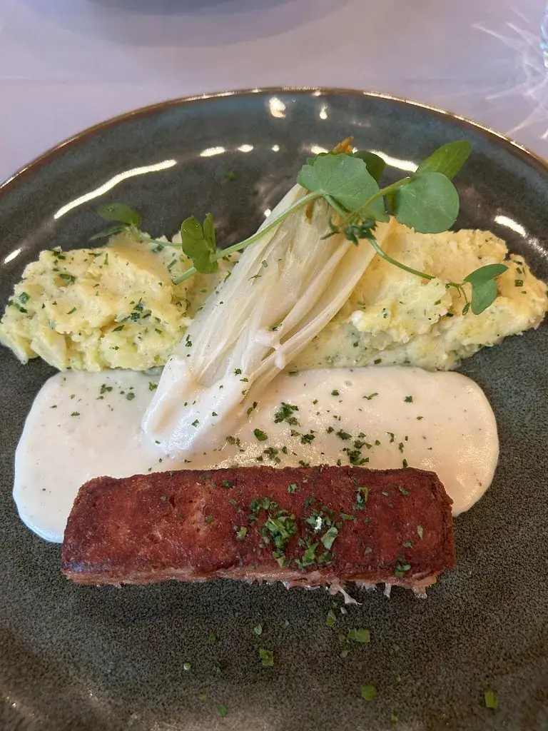 Pawinee Jankaew_Logis Hôtel le Relais Champenois et du Lion d'Or_Sézanne_review