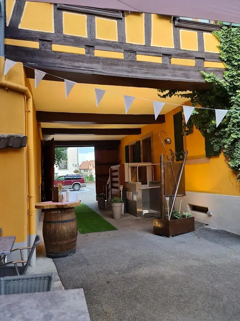 Auberge de la Demi-Lune restaurant in Sundhouse