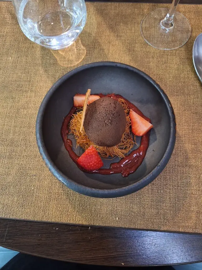 B. Laukoetter_La Poule Noire_Albon_review