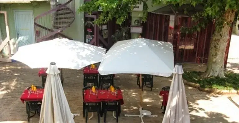 La Poule Noire Restaurant in Albon