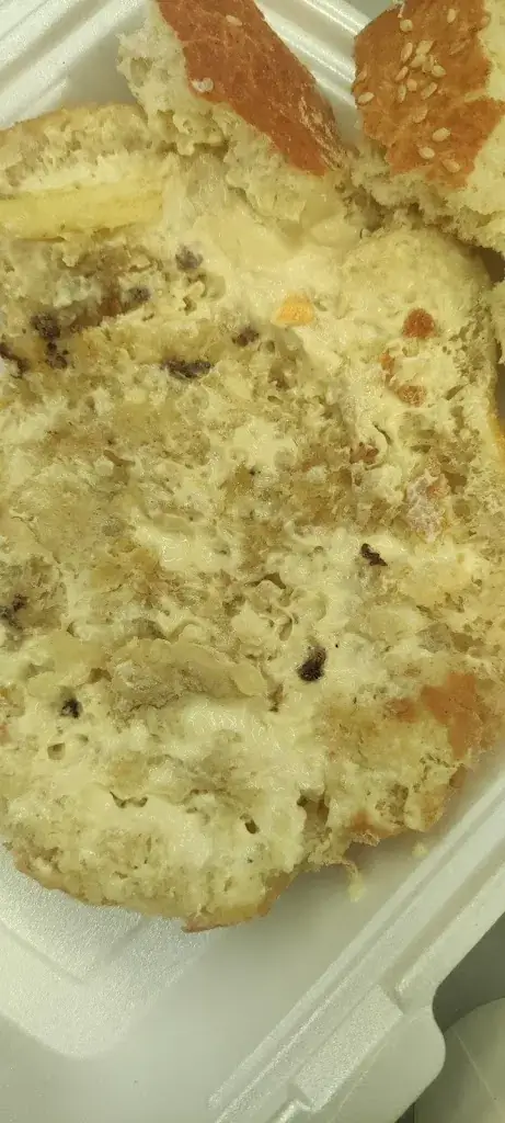 Lucas Poesy_Friterie stenaisienne_Stenay_review