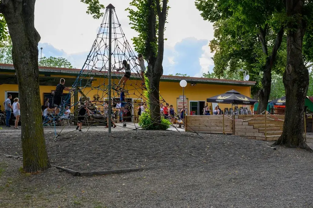 Le Saloon_Châtel-Guyon_slider_image_3