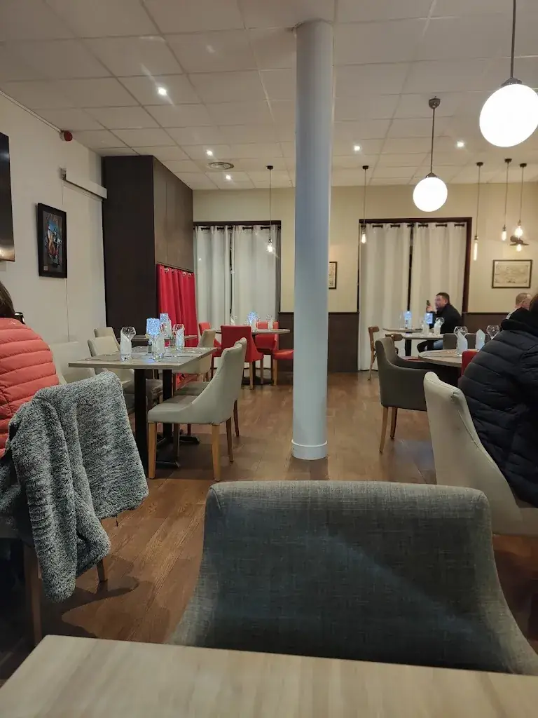 BRASSERIE RESTAURANT chez DOM suivre Hôtel Campanile restaurant in Talange