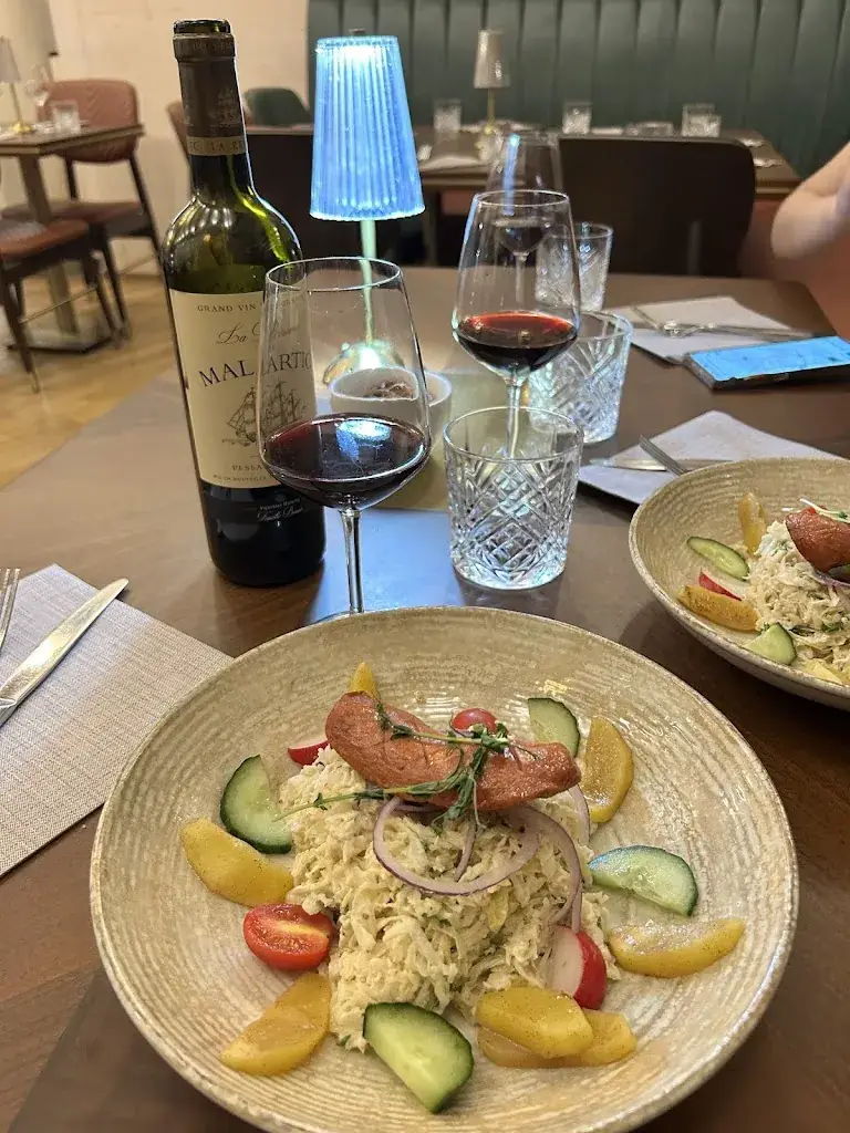 Nicole Barek_Restaurant Alsacien Strasbourg Schnockeloch - Tarte flambée Flammekueche_Strasbourg_review