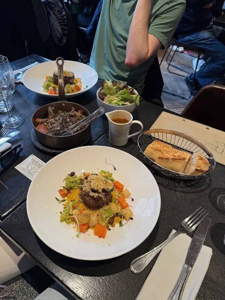 Hyuetan_La Hache_Strasbourg_review