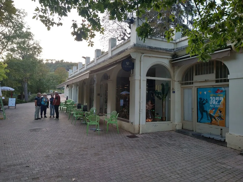 Phillip Spencer_Le Parc ( L.P.) Bar LOUNGE_Châtel-Guyon_recensione