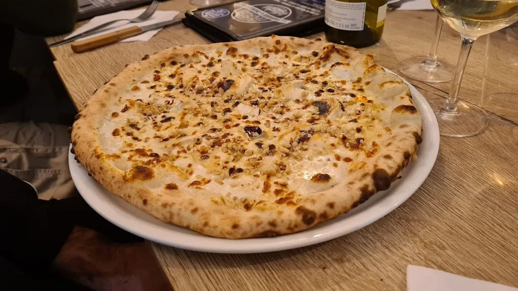 Hideyoki Kenshiro_La Fabrique De Charley Restaurant et distributeur à pizzas_Suippes_review