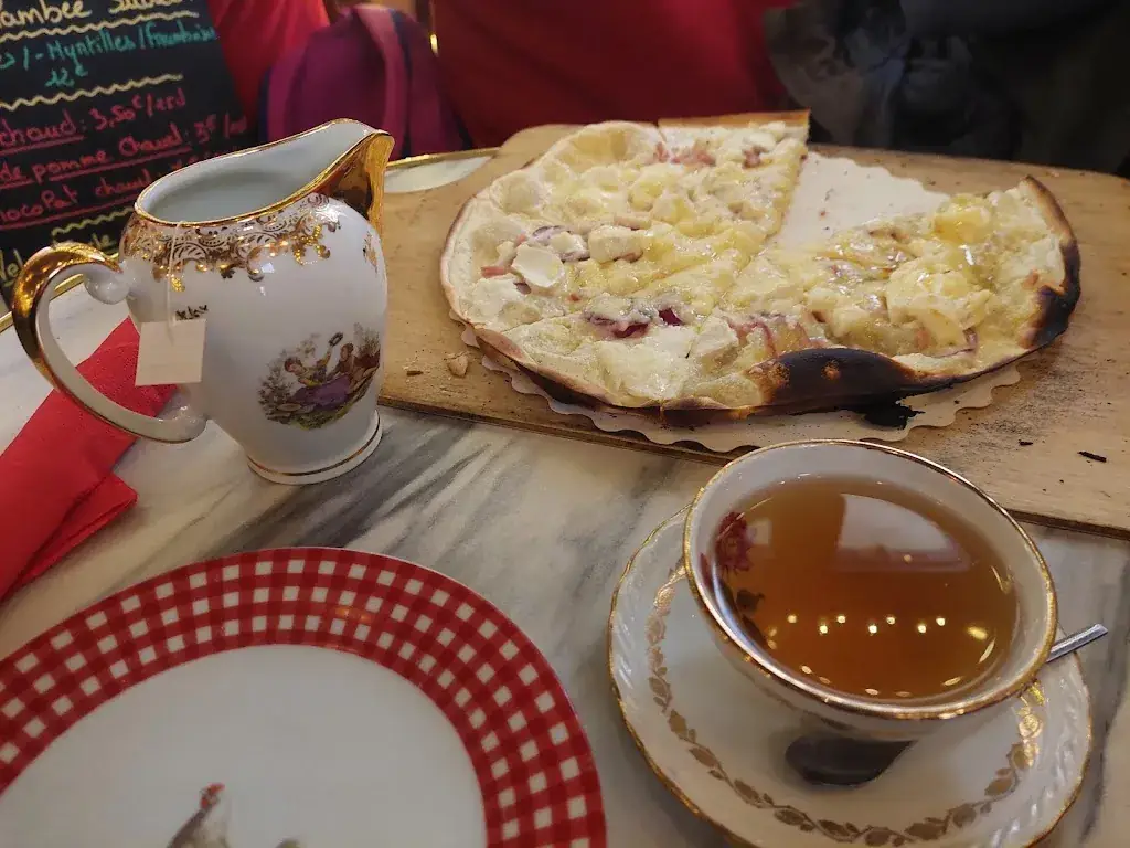 Jázmin Ádám_Chez Emma_Thann_review