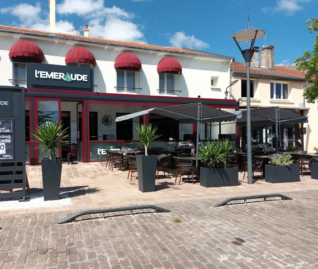 L’émeraude restaurant in Tournes