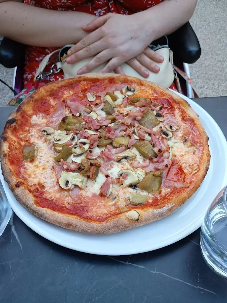 Phillip Spencer_Pizzeria du Théâtre_Châtel-Guyon_review