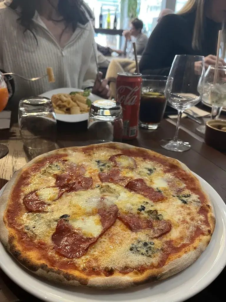 Pauline Bry_Pizzeria du Théâtre_Châtel-Guyon_review