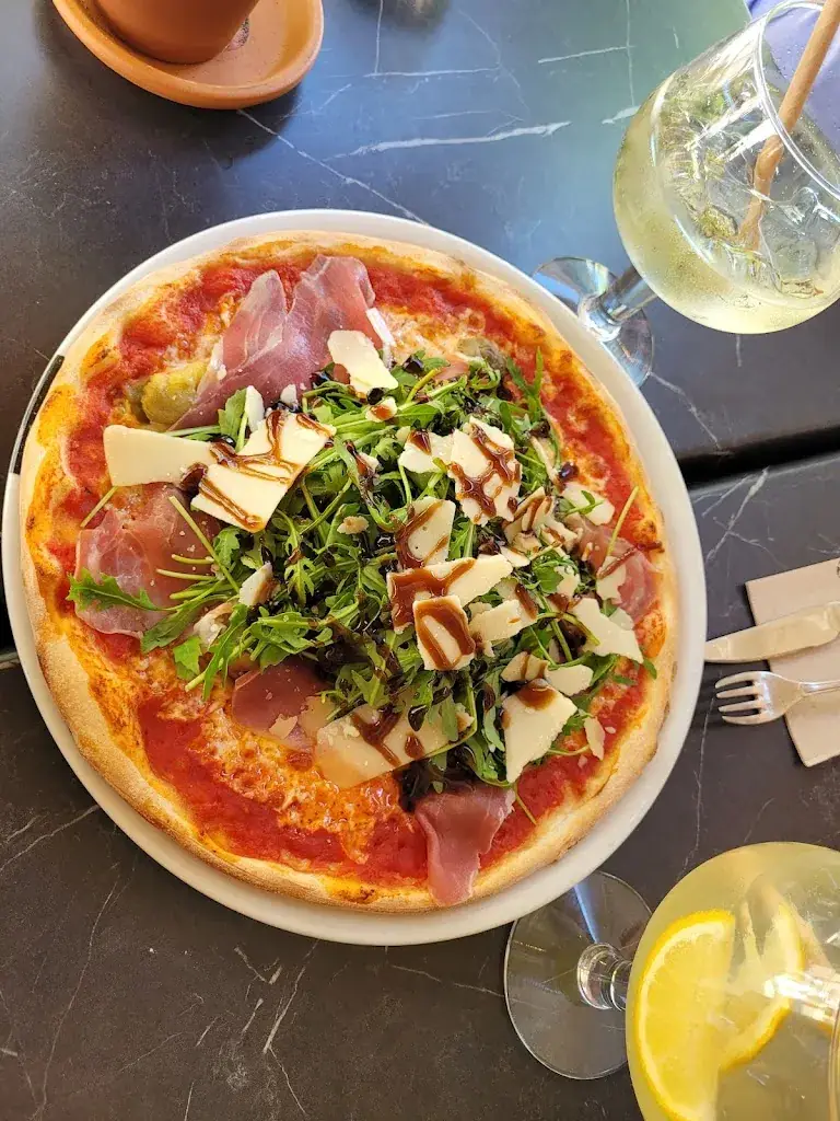 Emma Defosse Leblond_Pizzeria du Théâtre_Châtel-Guyon_review