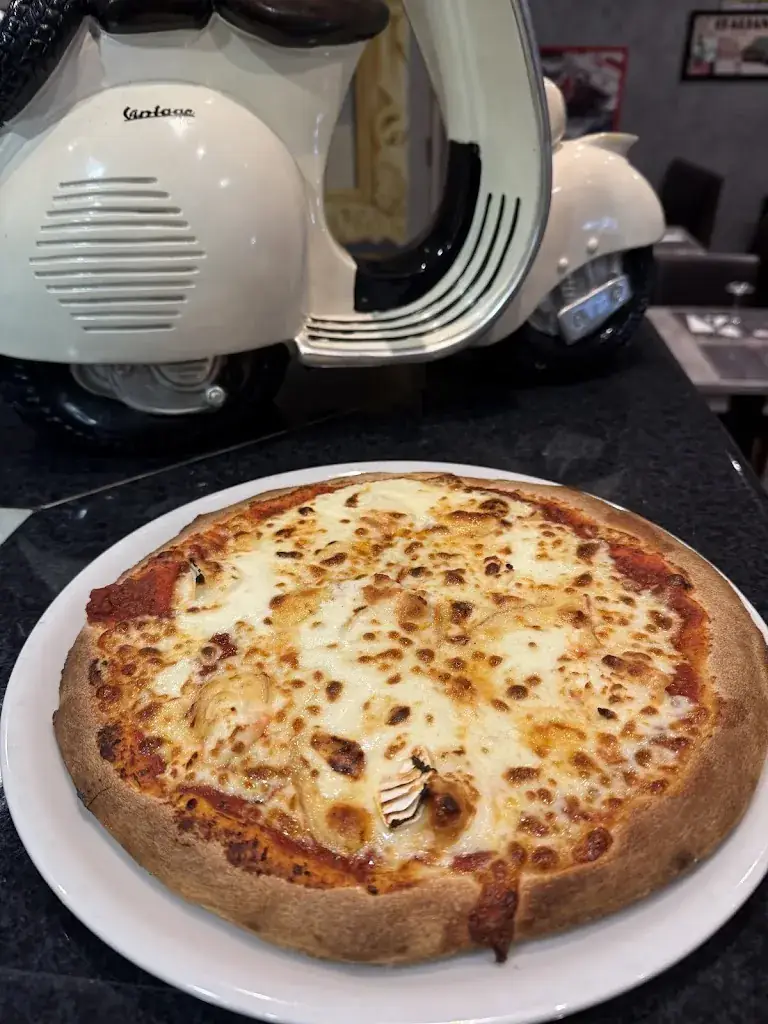 Karim Thomann_MEGA PIZZ_Tressange_review