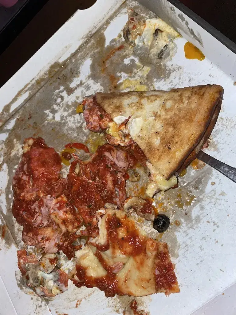 Andreia Buciuman_MEGA PIZZ_Tressange_review