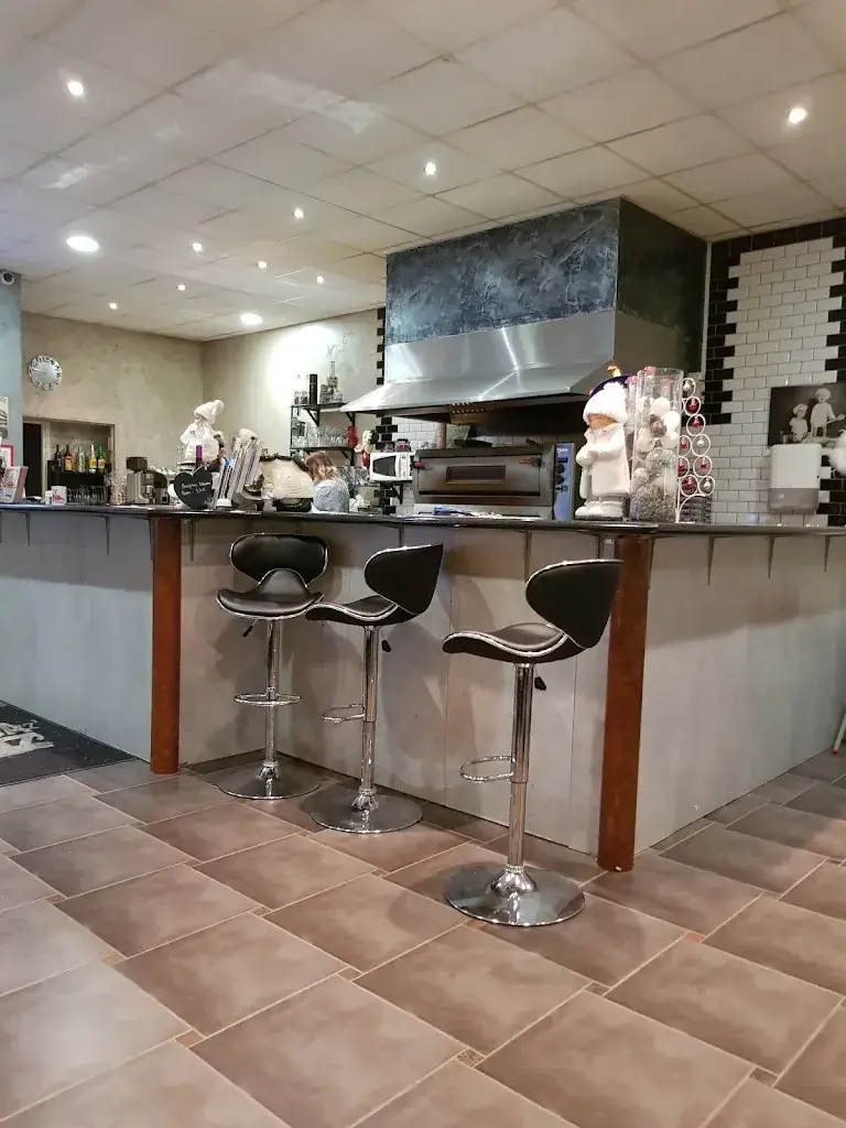 MEGA PIZZ restaurant in Tressange