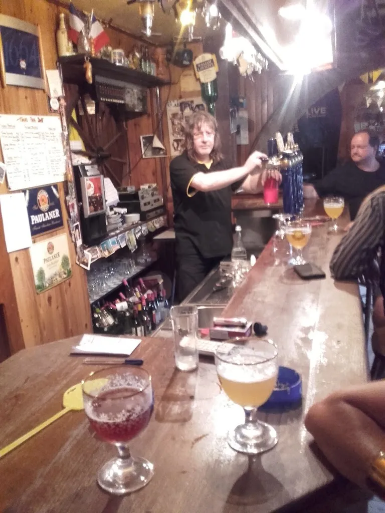 Bar L'Abreuvoir_Uzemain_slider_image_1