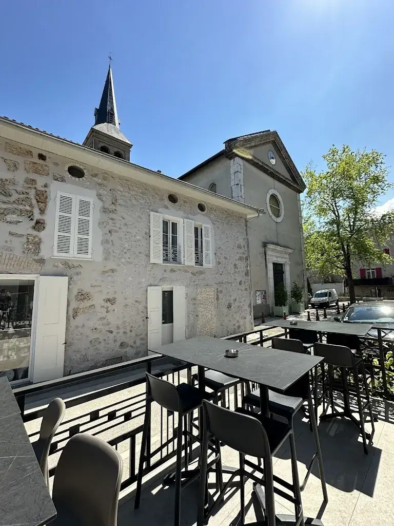 Le Saint Ange restaurant in Claix