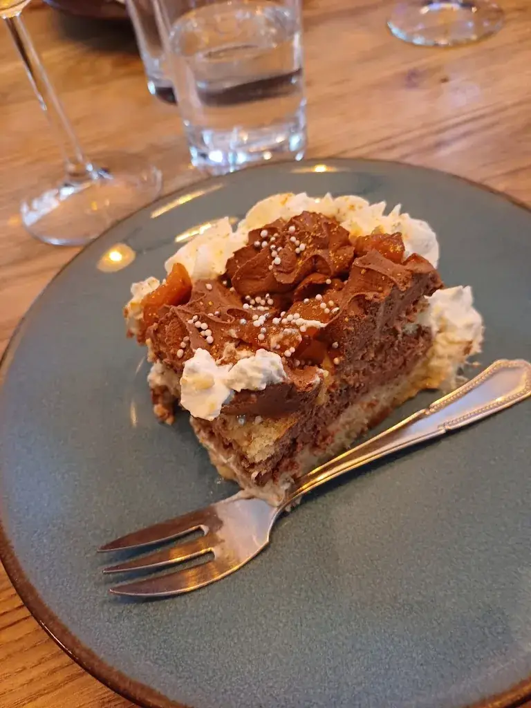 Jennifer Ales_Au Jardin de Soie_Chomérac_review