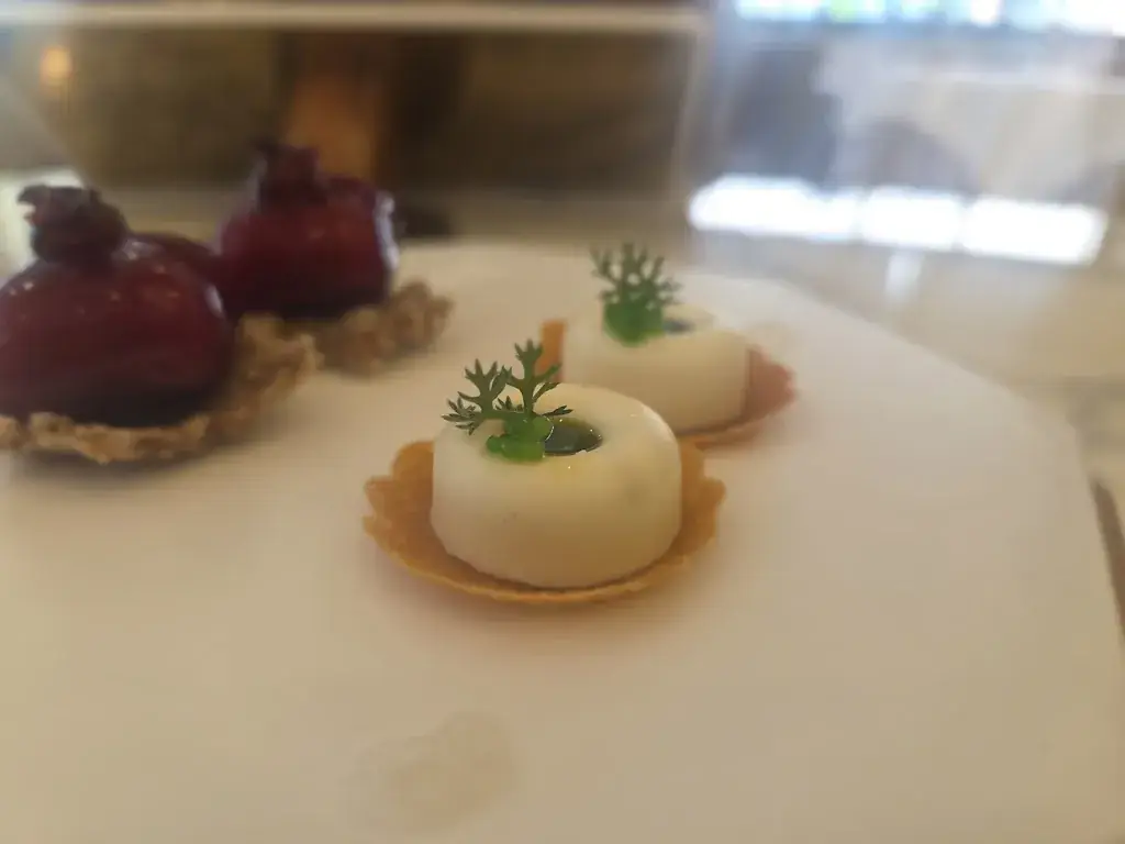 C C_Hôtel L' Assiette Champenoise_Tinqueux_review