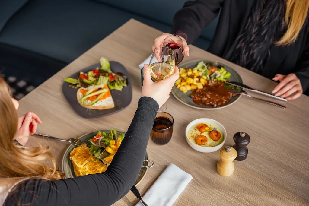 Le Champ Paveau by Novotel_Tinqueux_slider_image_3