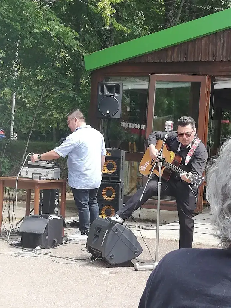 Valérie Deloy_La Calèche_Bois-de-Haye_review