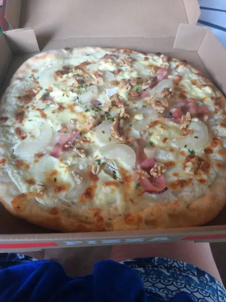 Stella Barrington_Pizzayoloo_Vendeuvre-sur-Barse_reseña