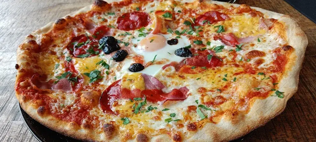 Tilotama Ikareth_Pizzayoloo_Vendeuvre-sur-Barse_reseña