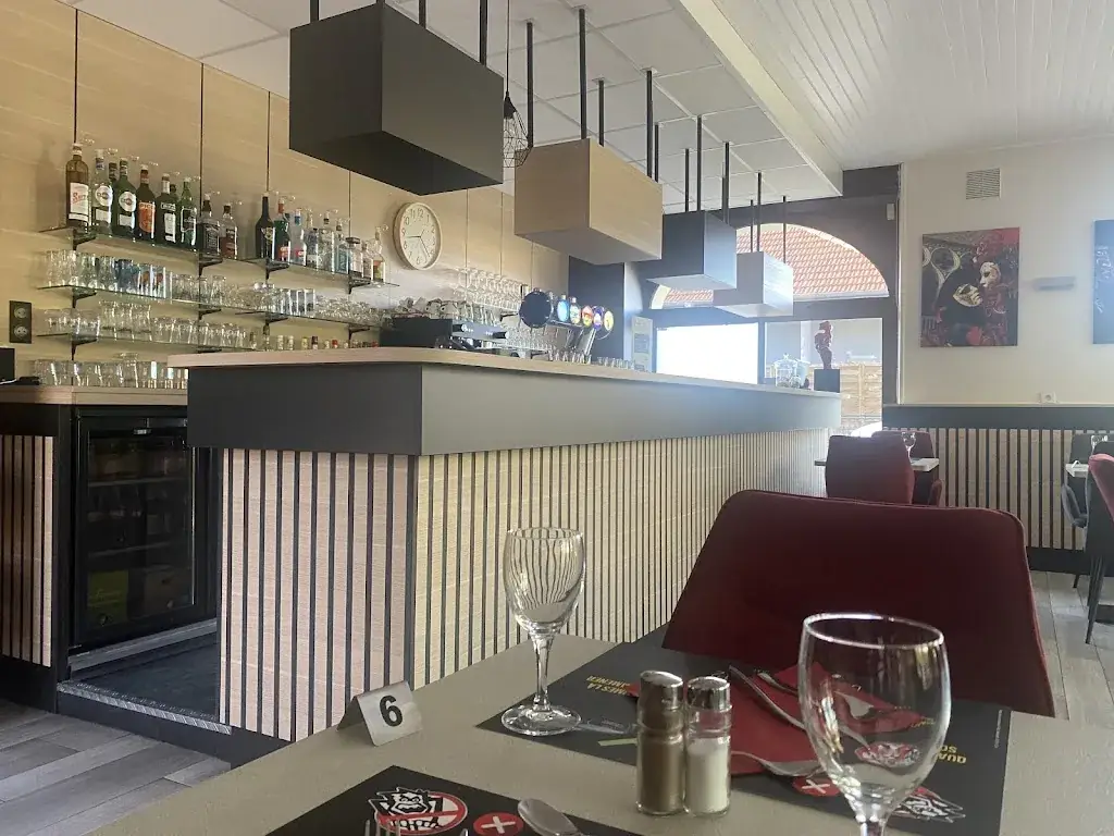 Le Chez Nous Verdun restaurant in Verdun