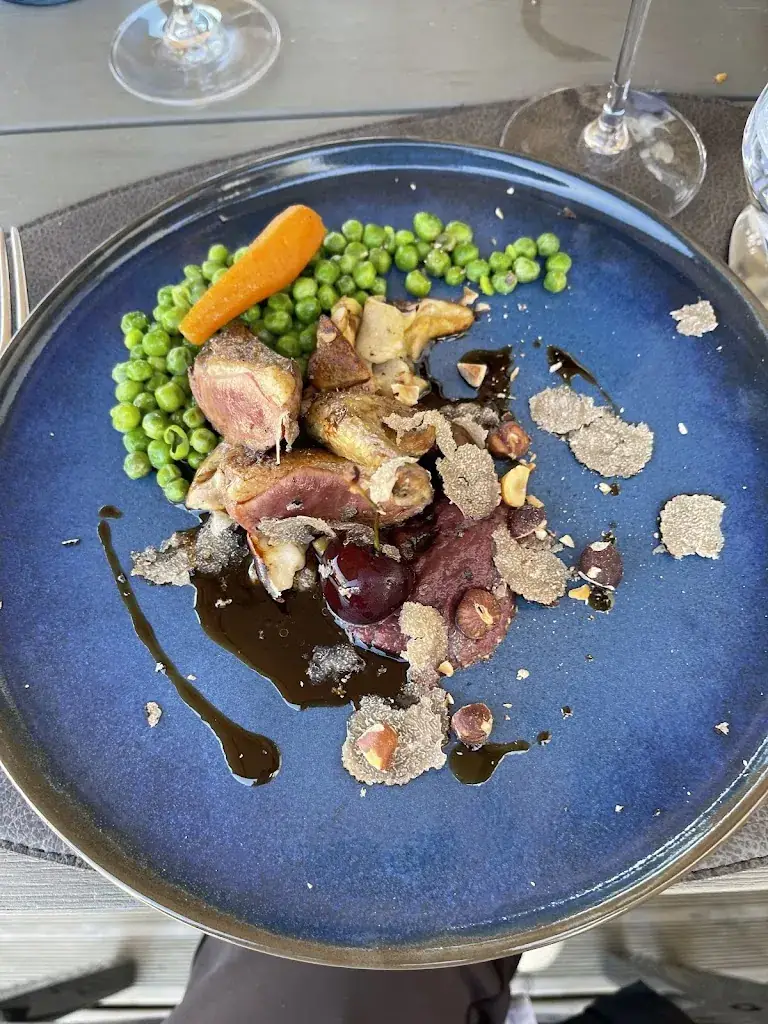 Chutatip Umavijani_LE COMME CHEZ SOI_Verrières_review