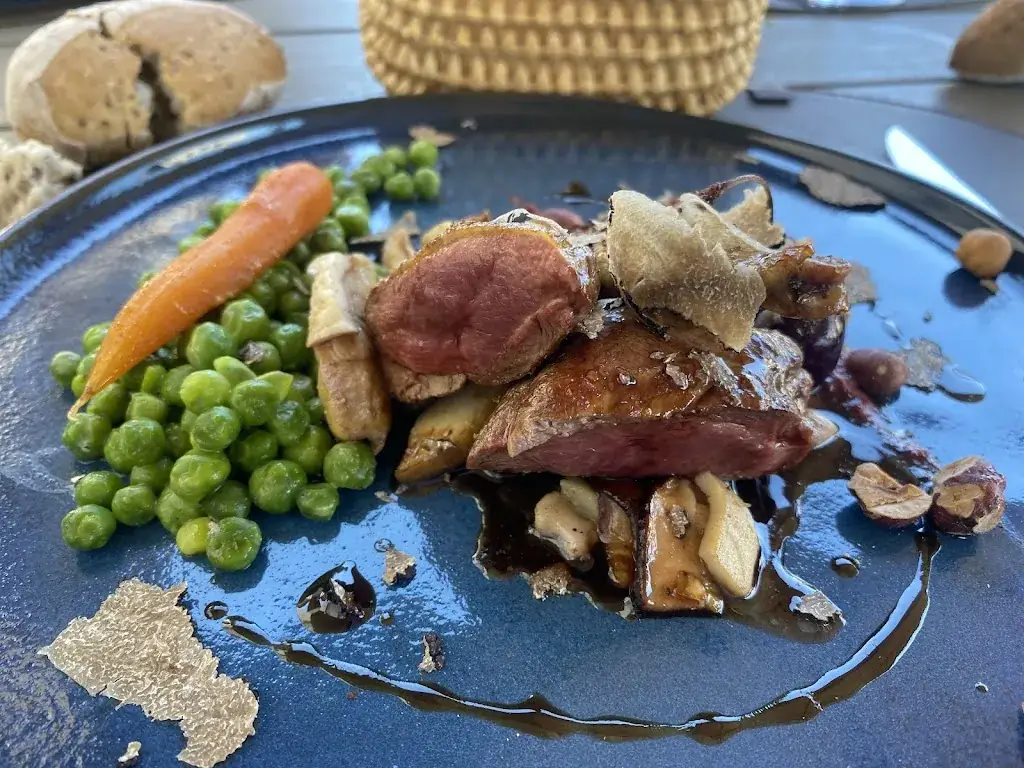 P Uma_LE COMME CHEZ SOI_Verrières_review