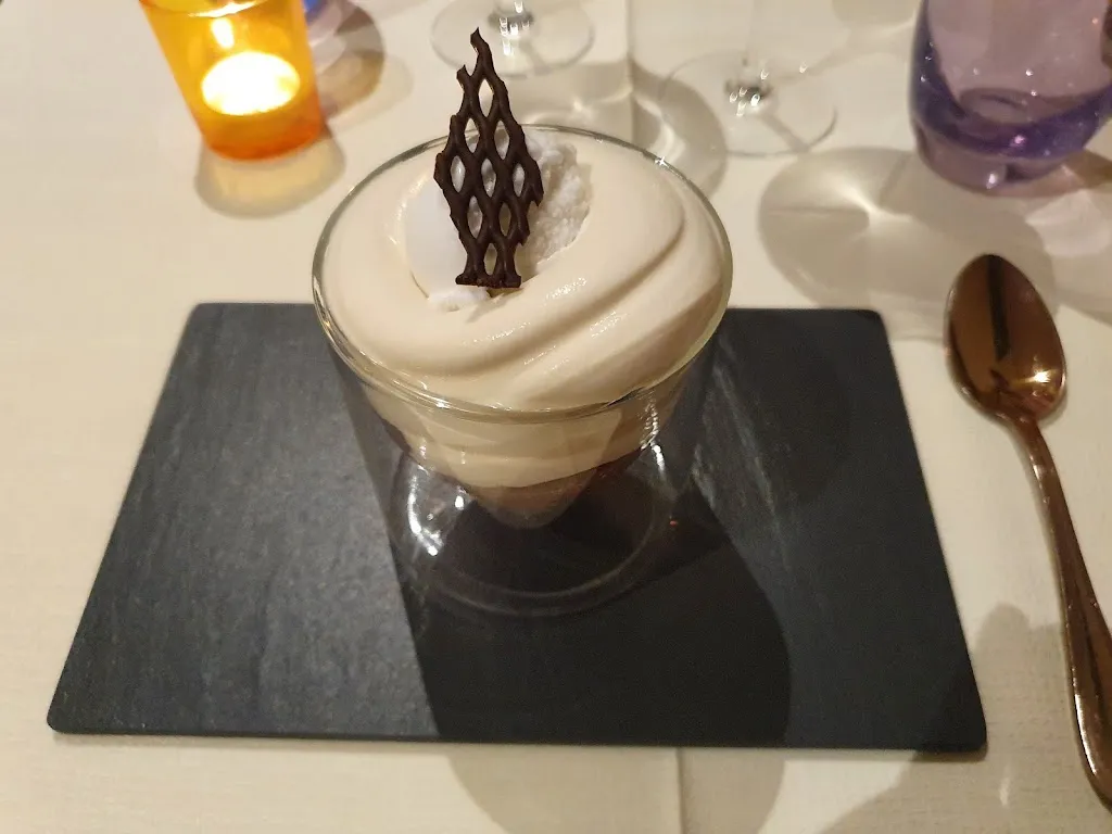 Siyoon Kim_Café du Mont-Blanc_Lonay_recensione