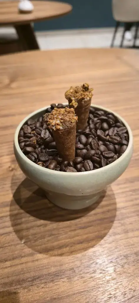 Rickard Åkerman_Couvert de Vignes_Chigny-les-Roses_review