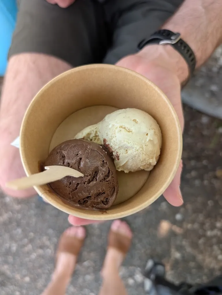 Helloabandonedworld_Chez Gust_Chindrieux_review