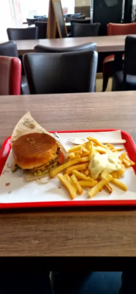 ismael ricardo_The Place_Vivier-au-Court_review