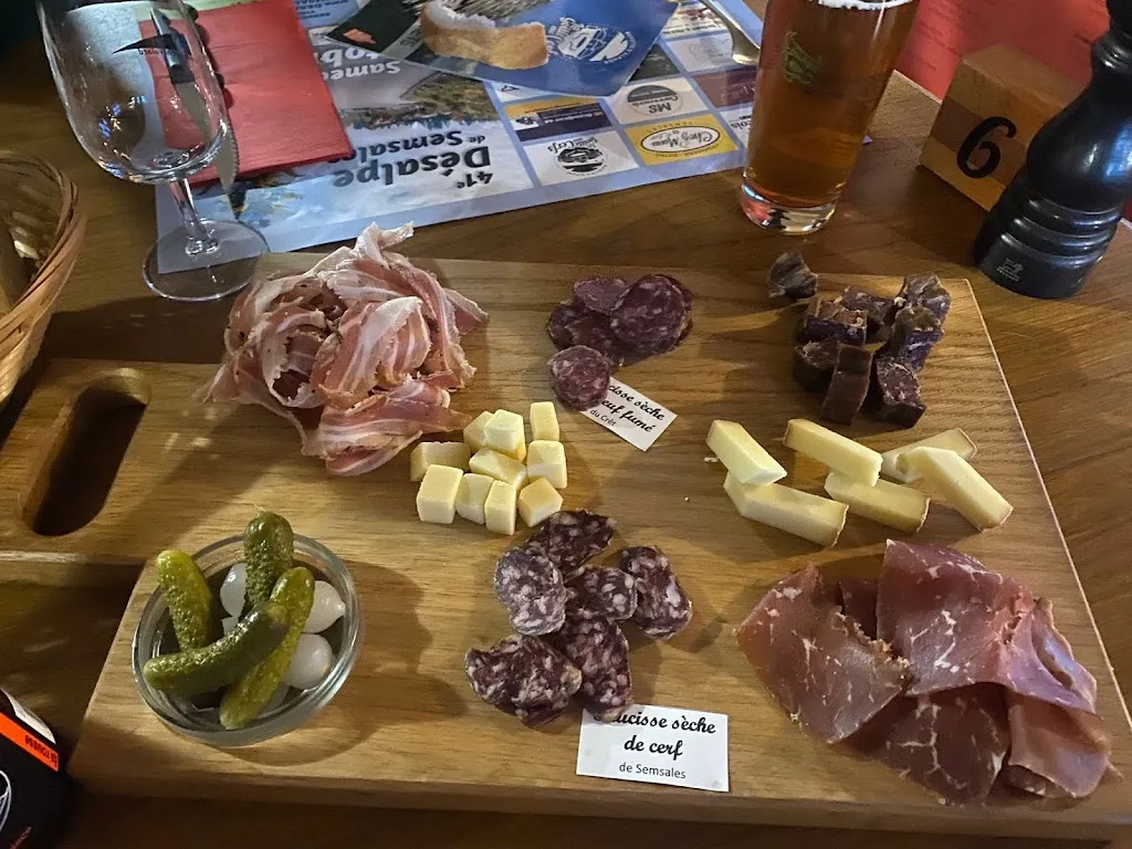 La Goille aux Cerfs restaurant in Semsales