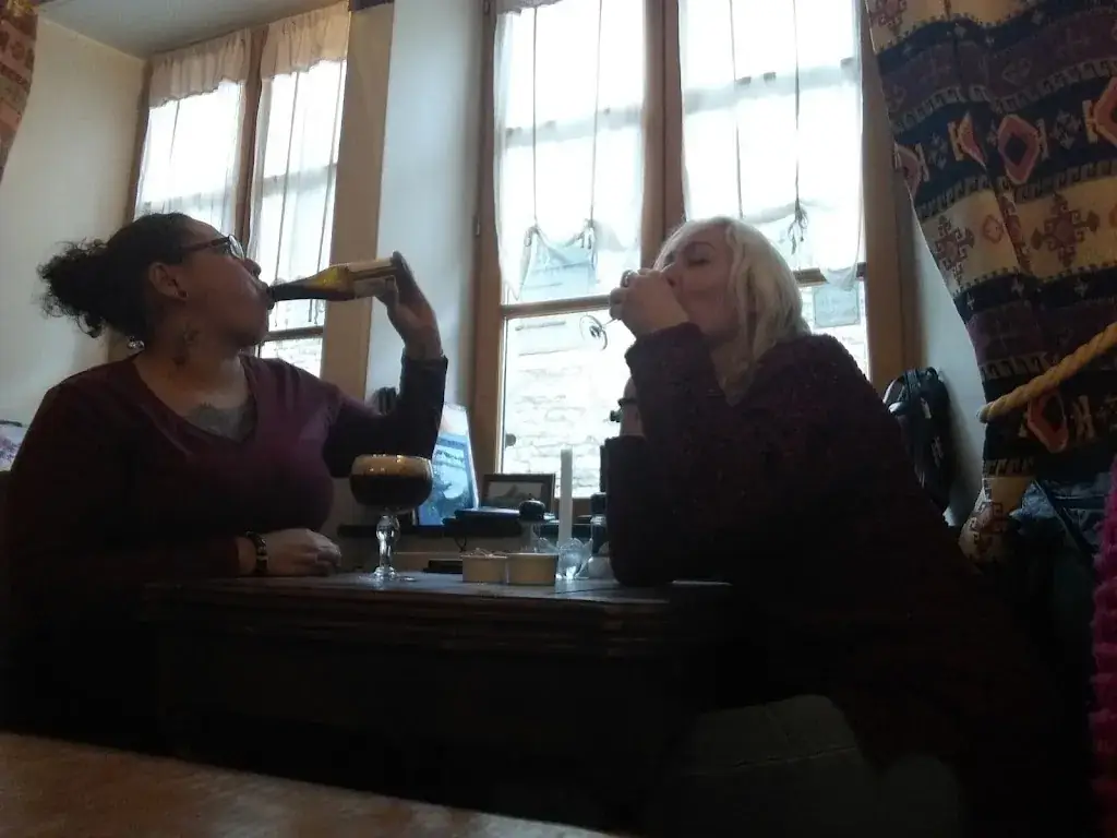 Mar H_La causerie des lilas_Hierges_review