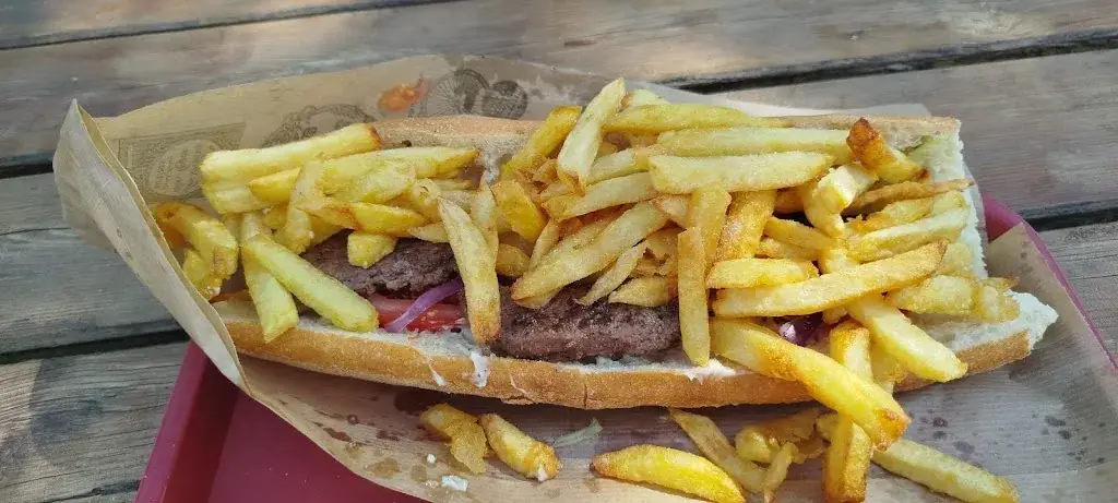 Bettina Amedick (Tratschwelle13)_Friterie Viroquoise_Vireux-Molhain_review