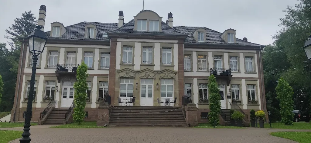 Rehan Badar_Château Hochberg_Wingen-sur-Moder_review