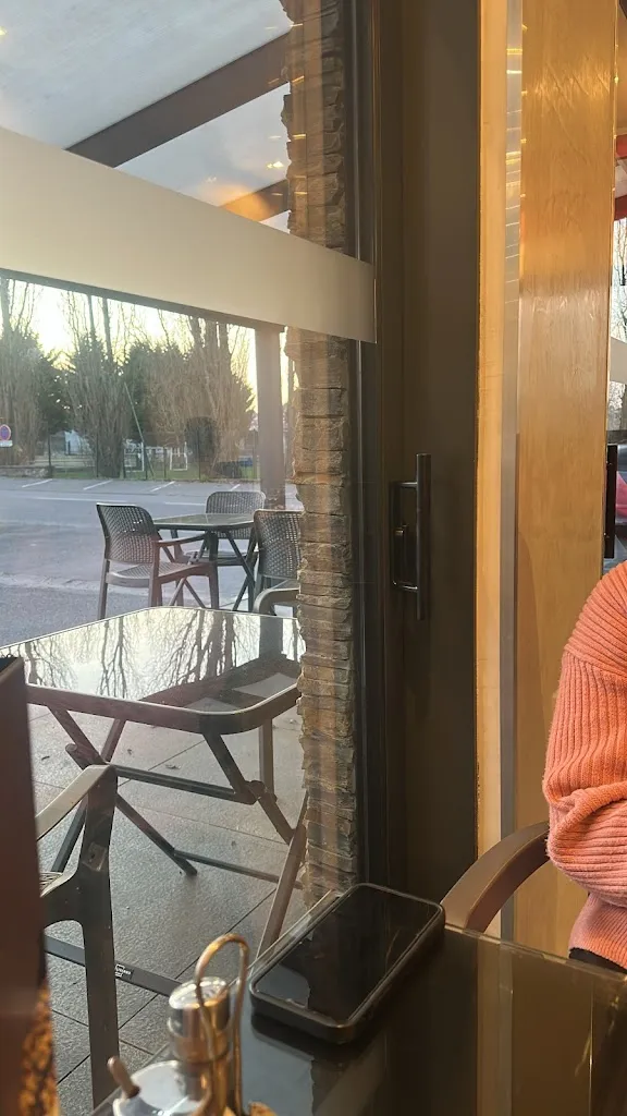 Lya Kechid Larbi_Resto Kebab House in Telki_Woustviller_review