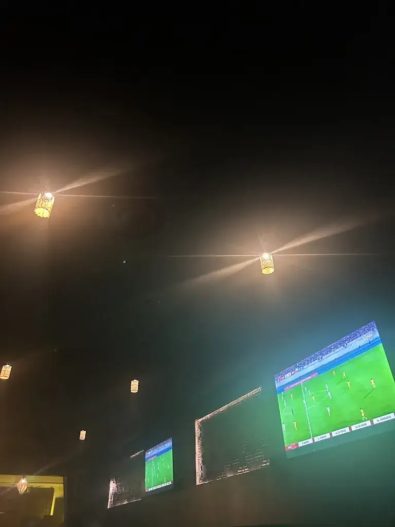 A. Bouchaibi_Le 300 Lounge & Food Bar_Yutz_review