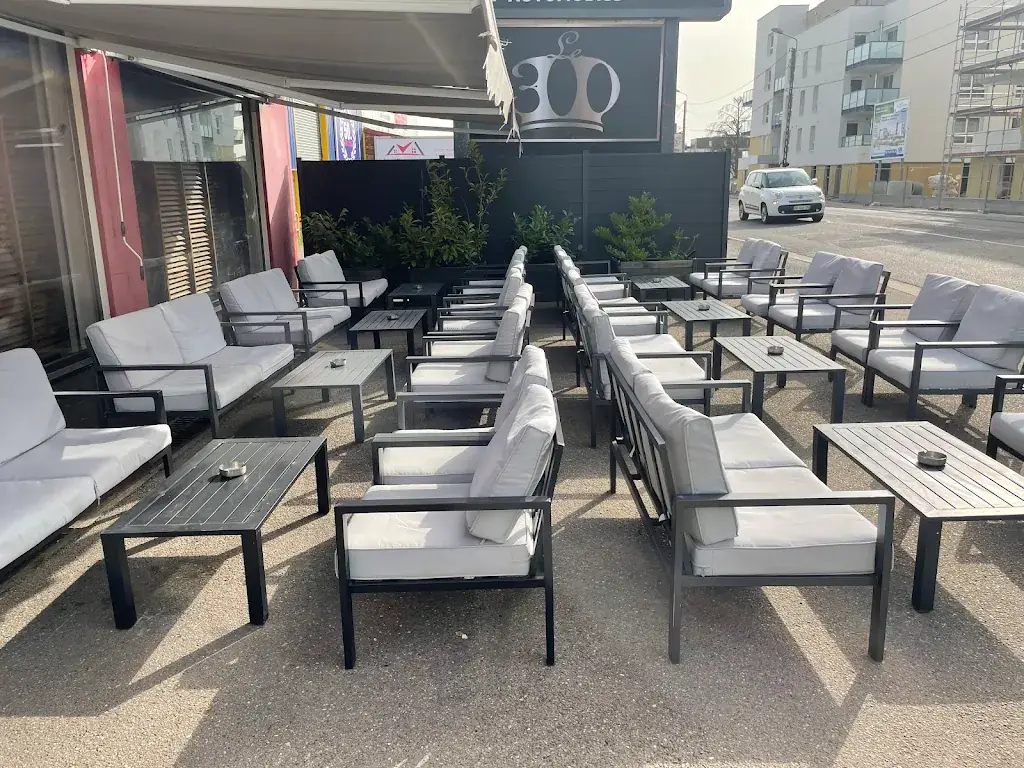 Le 300 Lounge & Food Bar restaurant in Yutz