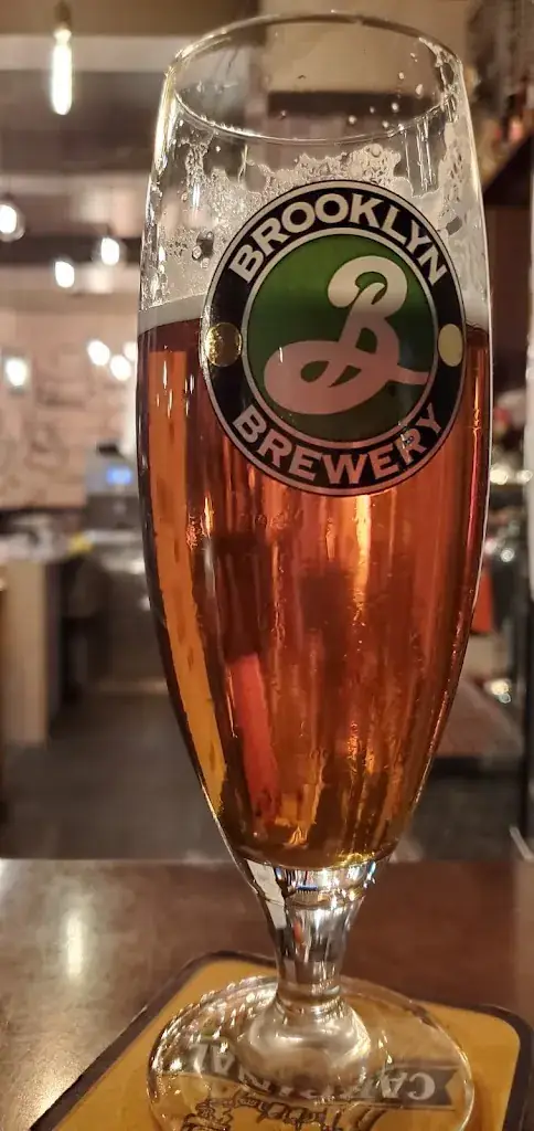 Summer McMillan_café le IIIe_Bulle_recensione