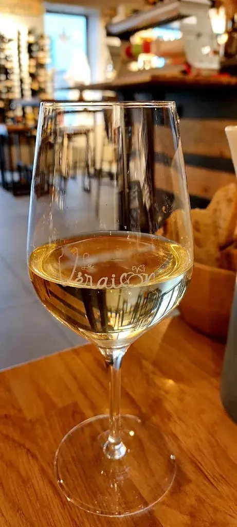 florence Rgl_La Véraison Caviste - Bar à Vin - Épicerie Fine - Dégustation - Restauration_Chavanay_review